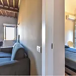 Apartment Maison Carol, Moderna E Luminosa In Centro E Vicino Al Mare